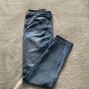 American Eagle light blue skinny jeans